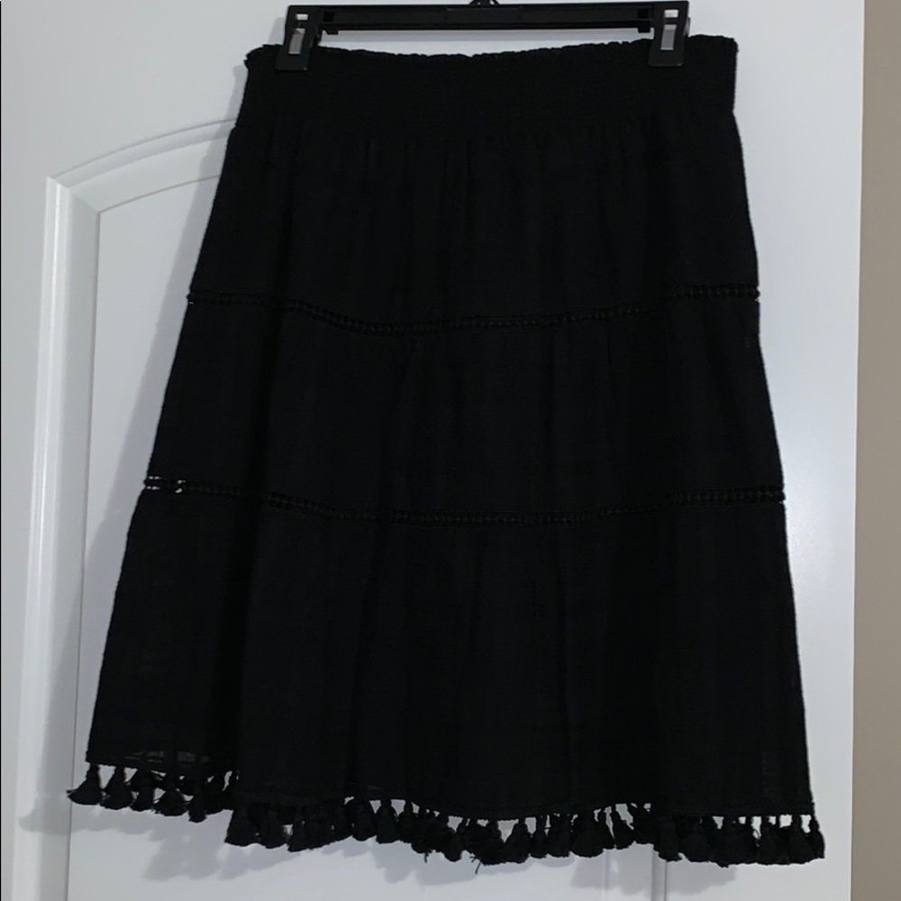 Knee length linen skirt with tassels.